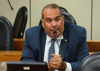 ‘Não zerou a fila da regulação e ainda deu calote nos médicos’, diz Sandro Régis