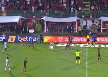 Vitória perde para o Vasco no Barradão e é eliminado da Copa do Brasil