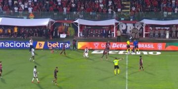 Vitória perde para o Vasco no Barradão e é eliminado da Copa do Brasil