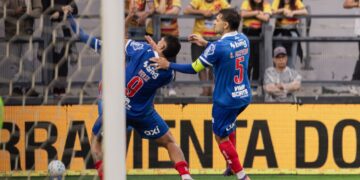 Bahia vence Bragantino de virada e chega a 10 jogos de invencibilidade no Brasileirão