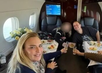 Fotos inéditas mostram Lulinha e lobista em viagem de jatinho de US$ 20 milhões