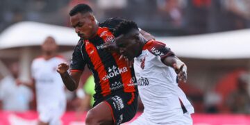 Vitória empata com o Athletico-PR no Barradão e segue na 13ª posição do Brasileirão