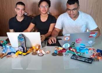 Ex-alunos do CPM Lobato são classificados para competição internacional de robótica no Canadá e buscam apoio para viajar